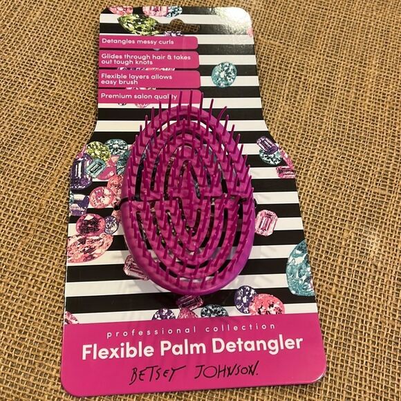 NWT Betsey Johnson palm detangler - Picture 1 of 3